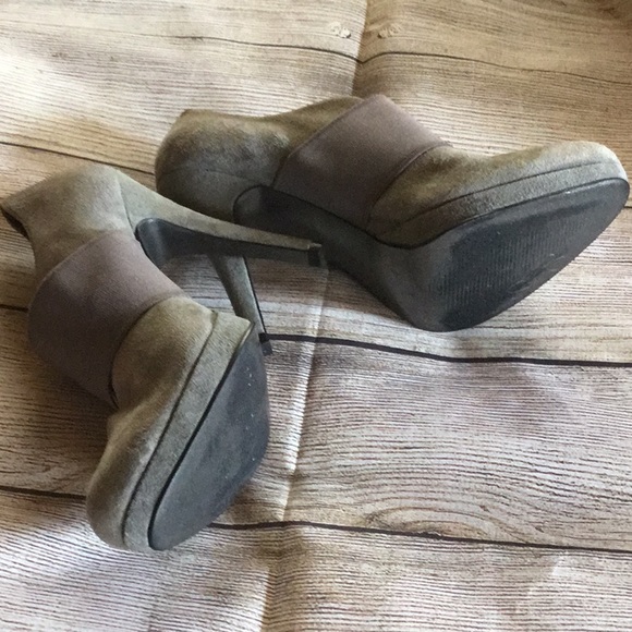 JESSICA SIMPSON GRAY SUEDE HEELS SIZE 7B - Picture 3 of 7